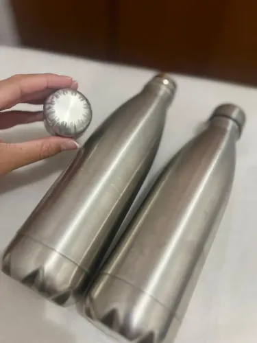 2 Garrafas Inox a Vácuo Resistente  (Não é Térmica)