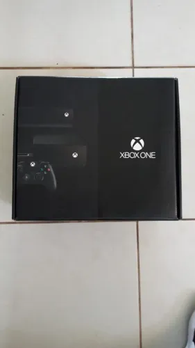 Caixa xbox one day one
