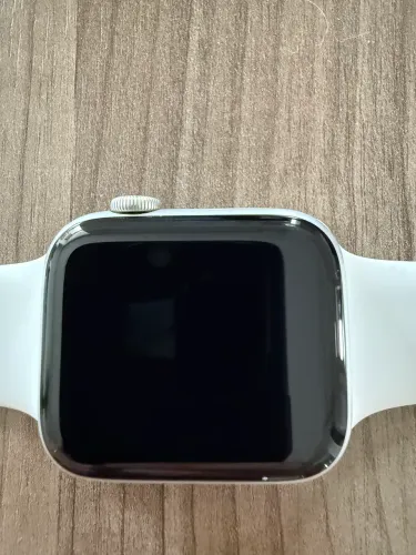 Apple Watch SE 2 GPS - Alumínio Prata - 44mm - Pulseira Branca