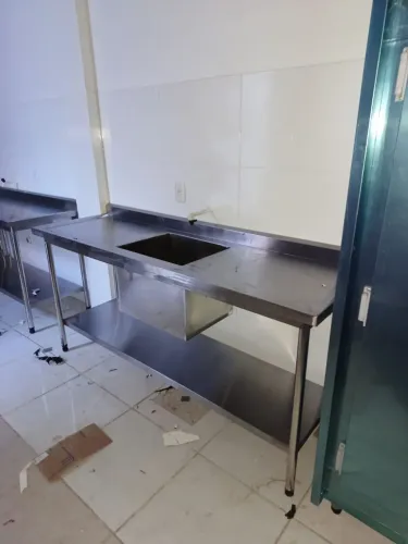Mesa inox com cuba central sob medida - Marcos