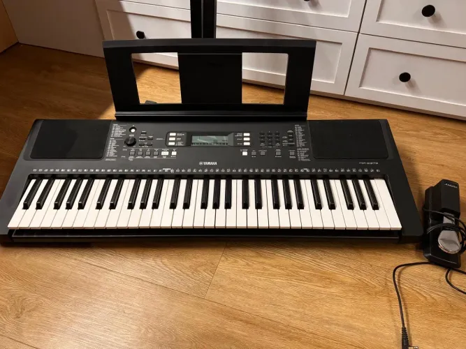 Teclado Yamaha PSR-E373