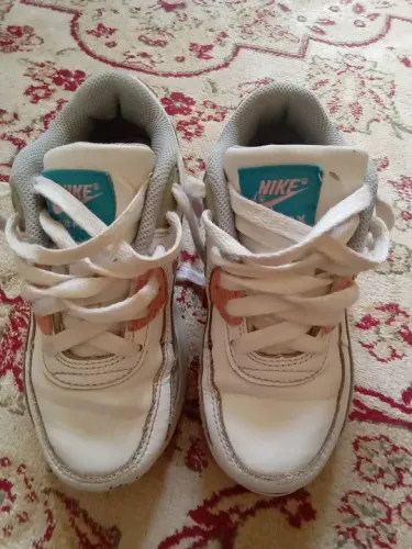 Tenis Nike infantil usado