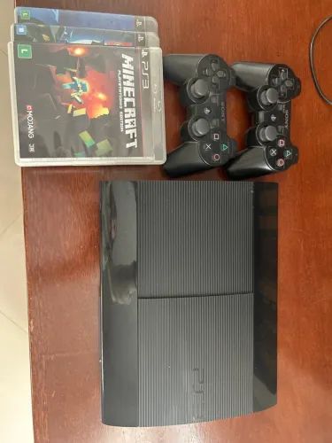 Playstation 3 Slim com jogos e controles