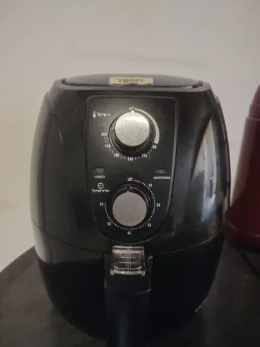 Vendo Air fryer Semi nova Fritadeira elétrica sem óleo pra vender logo