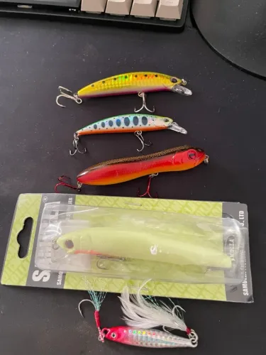 Kit Versátil com 5 Iscas Artificiais - Pronta Entrega para Pesca