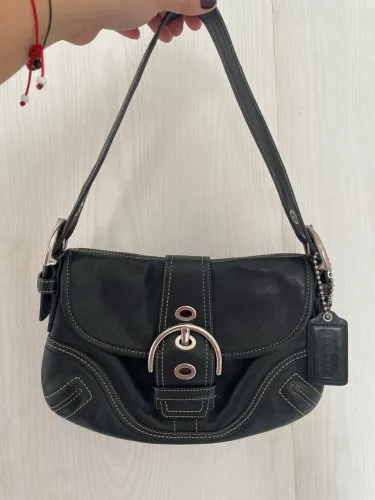 Linda bolsa clássica e vintage em couro coach