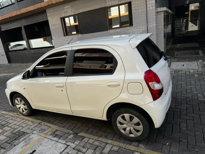 Toyota Etios X 1.3 Flex 16V 5P Mec. 2015