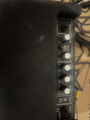 Vende-se  amplificador Marca DONNER 25w 