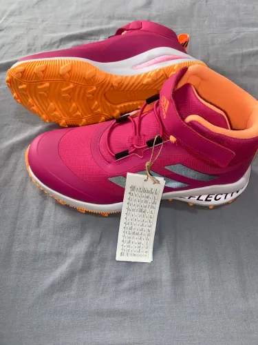 Tênis Adidas 36