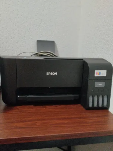 Vende-se uma impressora em perfeito estado funcionando perfeitamente.