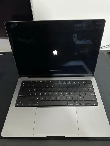 MacBook Pro 14? M2 Pro 2023 | 16GB RAM | 512GB SSD | Prata | Americano