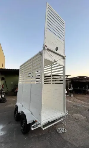 Fabricação de carretinhas.