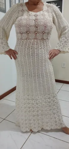Vendo vestido longo de crochê feito à mão