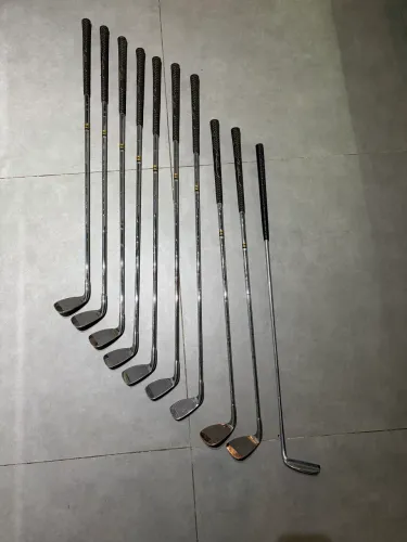 Jogo de tacos de golfe vintage  + Wilson putter staf 8313 original 
