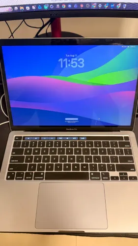 Macbook Pro M1 - 8GB RAM + 256GB memória