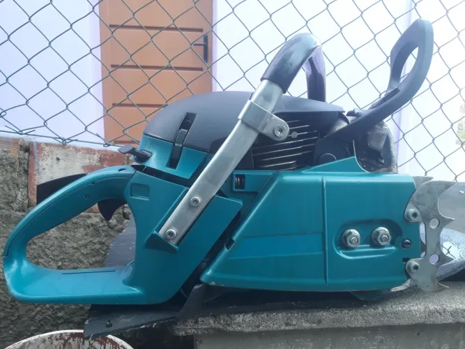 Motosserra Makita 