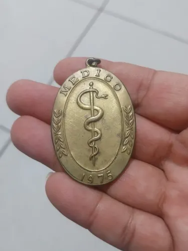 Medalha comemorativa de formatura Medicina (UFRJ) Patrocínio Pfizer