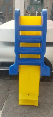 Escorrega infantil.  Novo..