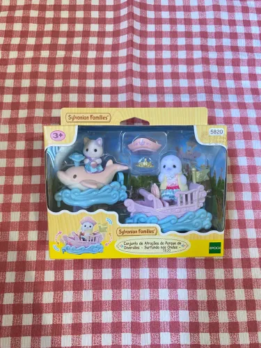 Sylvanian Families - Conjunto de Atrações do Parque de Diversões - Surfando nas Ondas