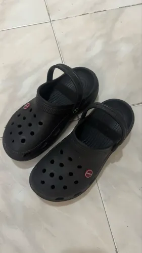 Sandália tipo Crocs Novíssimo Lindo