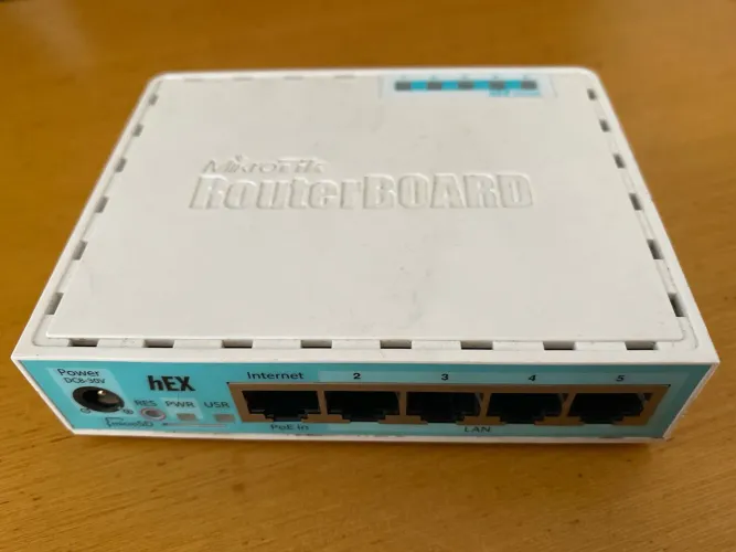Roteador Mikrotik Routerboard RB750Gr3 (hEX) - Perfeito Estado