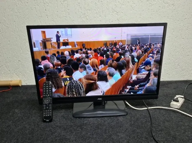 TV LED AOC 29" | Seminova, em Perfeito Estado e com Controle