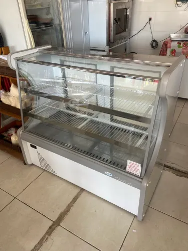 Balcão expositor para bolos e doces polo frio