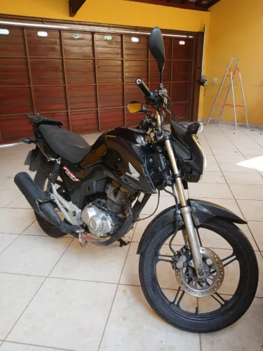 Fan 160 - moto de menina