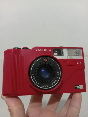 Camera Yashica MF-3 Super vermelha funcionando perfeitamente
