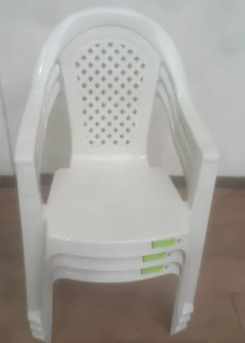 CADEIRA DE PLÁSTICO COM BRAÇO