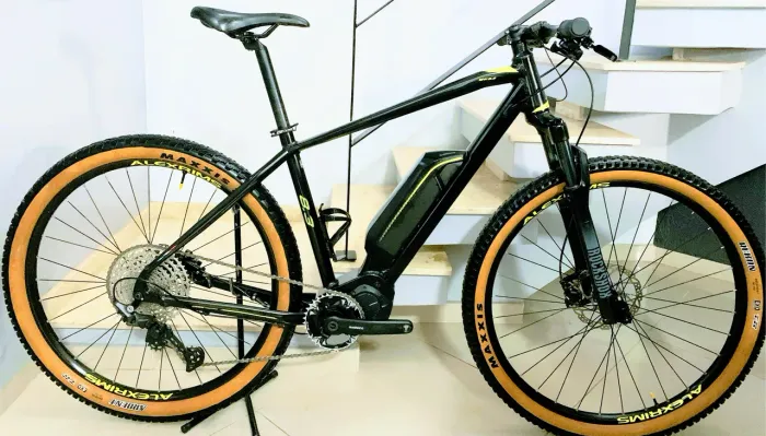 E-Bike Oggi 8.3, Deore 10-51, Recon (18x). Trocas 11k