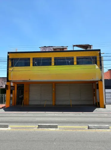Alugo ponto comercial na Desembargador Maynard