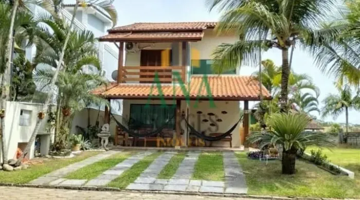 Casa na Praia Enseada em Condomínio ( Locação Definitiva )