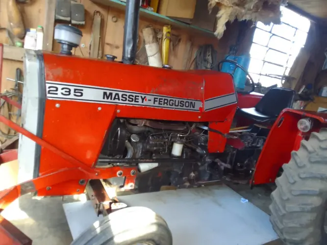 Massey Ferguson 235