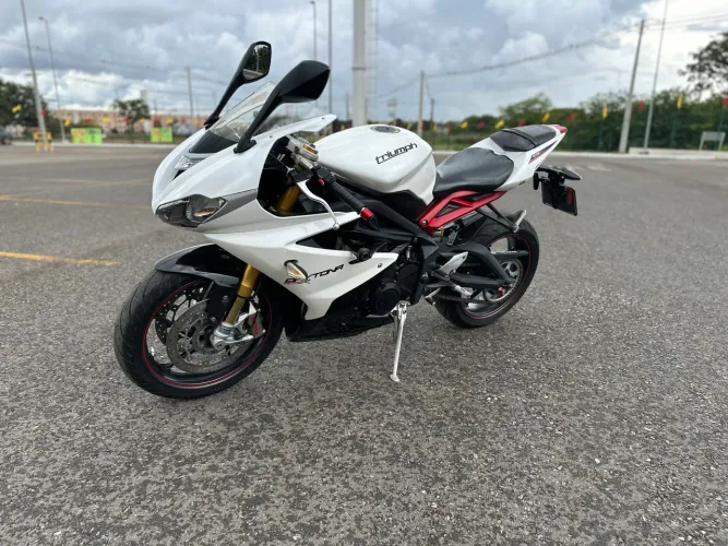 Daytona 675r a mais nova de Brasília