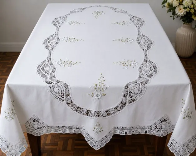 TOALHA DE MESA EM RENDA RENASCENÇA E BORDADO A MÃO