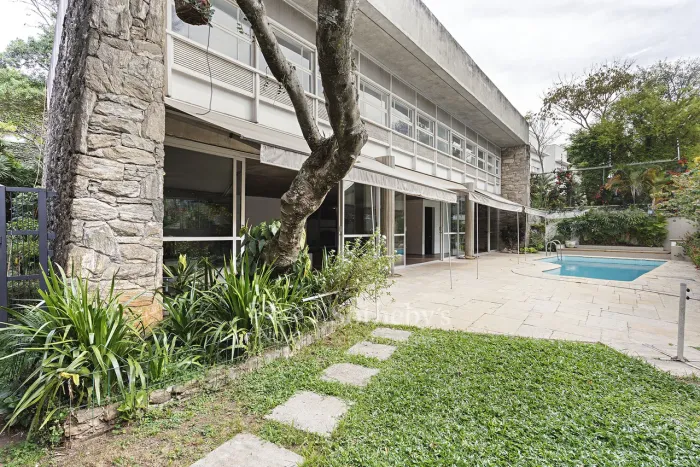 Casa de Paulo Mendes da Rocha preserva um legado único no Jardim Guedala