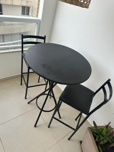 Mesa Bistrô + 2 Banquetas Estofadas