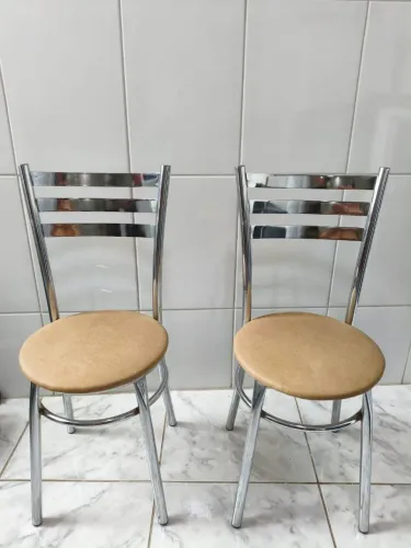 Vendo duas cadeiras cromadas 
