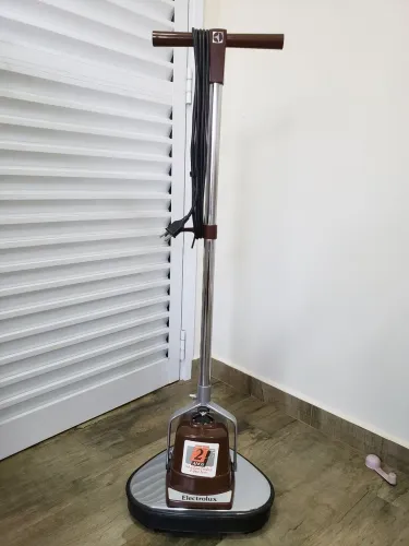 Enceradeira Electrolux, 3 escovas, Década de 80 (110V) Antiguidade, decoração e uso.