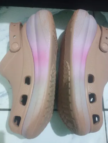 Crocs unissex tamanho 37