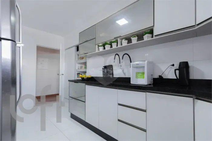 Apartamento à venda com 3 quartos, sendo 2 suítes, no condomínio Edifício Marcio, São Paul