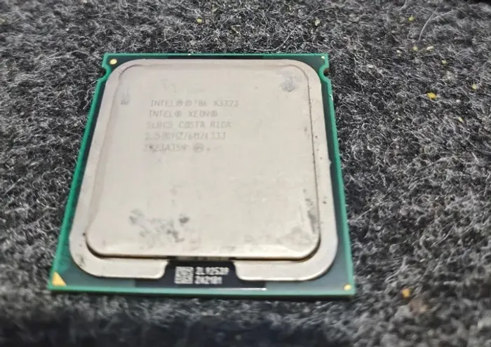 Xeon X3323 LGA 775