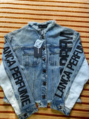 Jaqueta Jeans; Lança Perfume