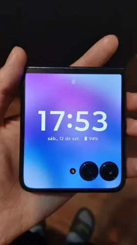 Celular Motorola razr 50 *TELA QUEBRADA*