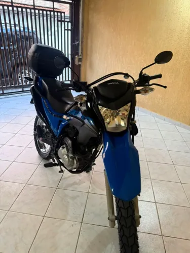 Vendo moto de garagem único dono