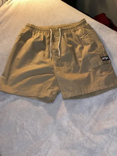 Short Bermuda Cargo Casual Caqui com Bolso Lateral - Tam M