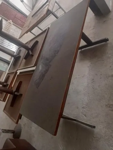 Mesa de madeira com 3 cadeiras