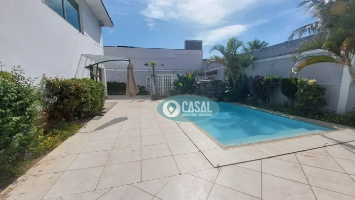 Casa com 04 Quartos, Piscina e Churrasqueira em Camboinhas - Niterói/RJ.