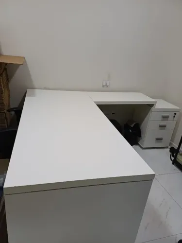 Mesa em L para Escritório 1,80 x 1,70 m em MDF Branco com Gaveteiro